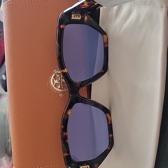 Tory Burch Sunglasses NWOT - Picture 2 of 9